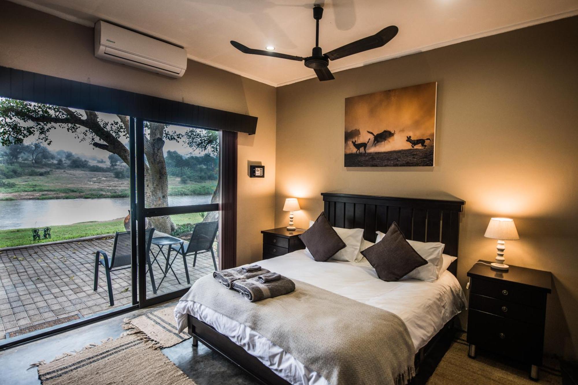 Maninghi Lodge Balule Game Reserve Bagian luar foto