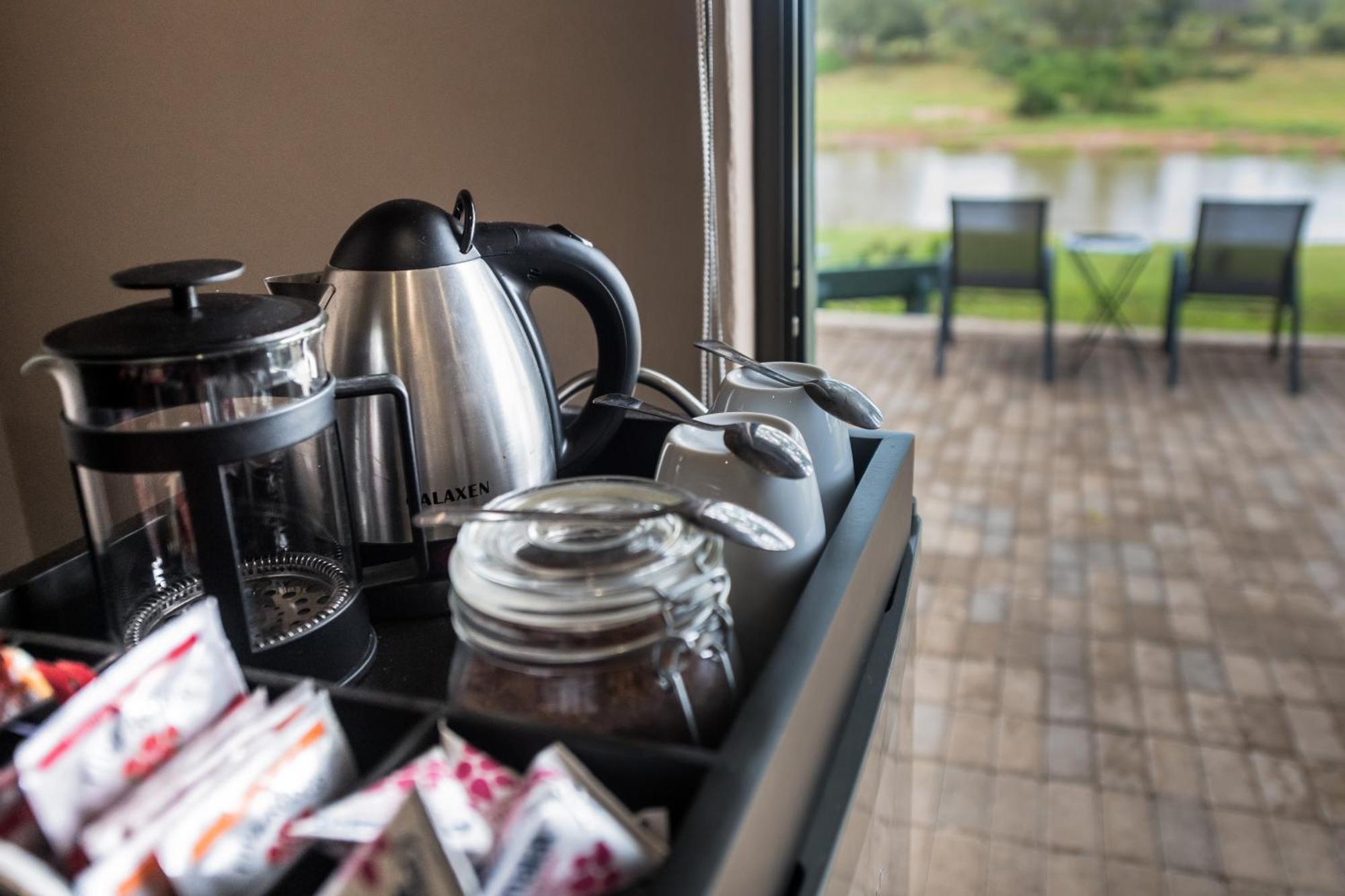 Maninghi Lodge Balule Game Reserve Bagian luar foto